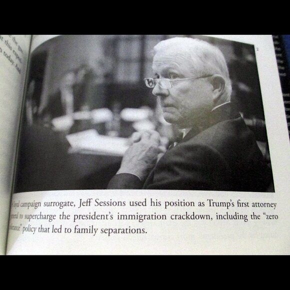 Book - Border Wars: Inside Trump's Assault on Immigration - Picture 12 of 16